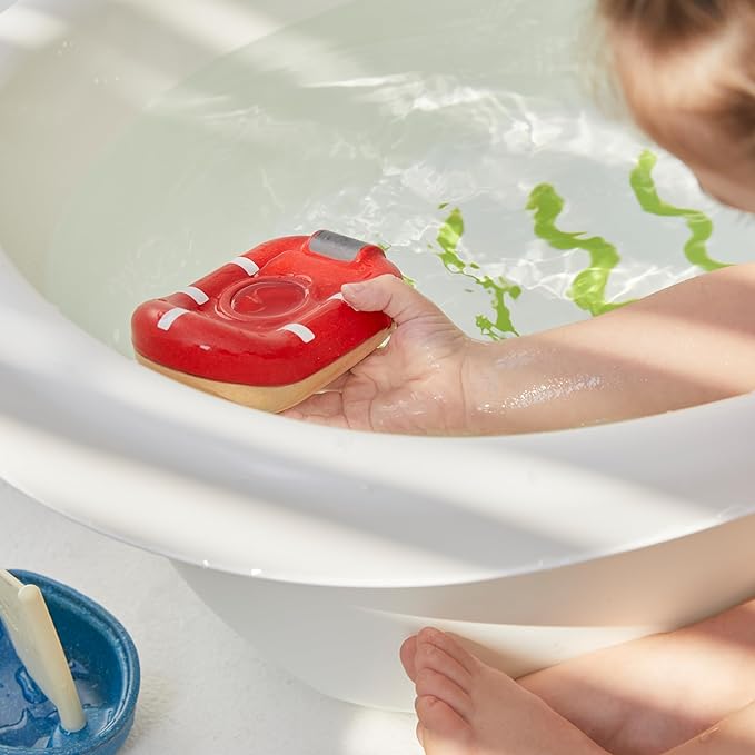 PlanToys® Wooden Whitewater Raft | Waterproof Bath and Water Play Toy | Montessori Toy for Imaginative Play, Coordination and Sensory Development | Eco Friendly Floating Toy