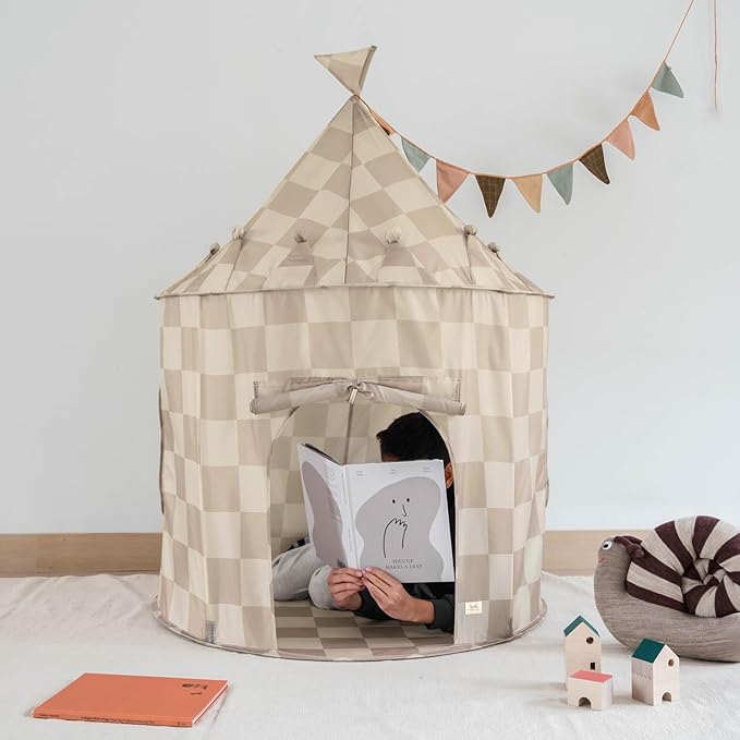3 Sprouts Kids Play Tent - Sustainable Recycled Fabric ??Fun Spacious Childs Playhouse for Indoor Games for Boys & Girls - Durable Fort Pop Up House for Toddlers & Children Age 3-10 - Checkered Beige
