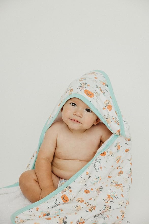 Copper Pearl Premium Knit Hooded Bath Towel 'Mickey Mouse's Boo Bash'