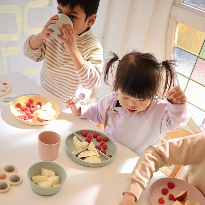 mushie Silicone Suction Plate | BPA-Free Non-Slip Design (Daffodil)