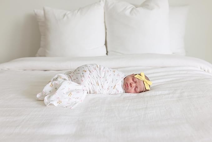 Lulujo Baby Swaddle Blankets | Unisex Softest Breathable Cotton Muslin Swaddle Blanket Set | Neutral Receiving Blanket for Girls & Boys | 40in x 40in | Kitty Cat & Flowers | 2-Count