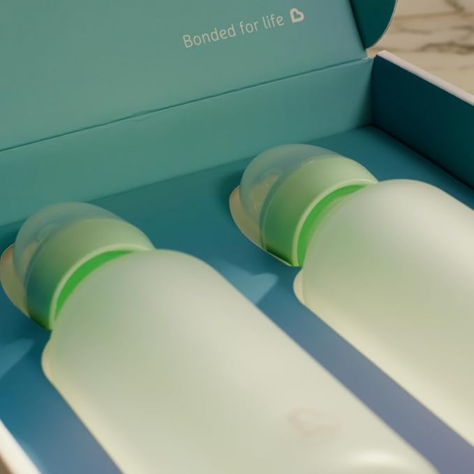Munchkin Bond Glass Baby Bottles, Anti Colic Baby Bottles for Newborns, 4 oz Silicone Coated BPA Free Slow Flow Bottles for Breastfed Babies, Infant Feeding Bottle Set, 2 Pack, White