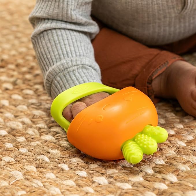 Infantino Handy Dandy Teething Mitt ??Soft Silicone Teether for Babies, Develops Grasping Skills, Easy to Clean, Orange Carrot