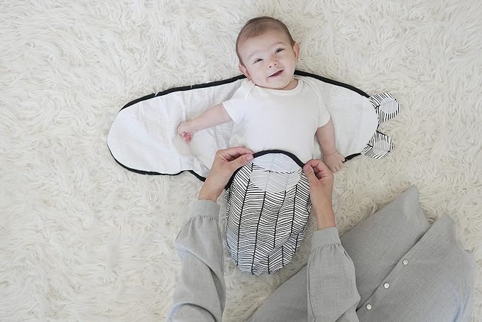 BaeBae Goods BLACK TRIANGLES swaddle wrap (size L)