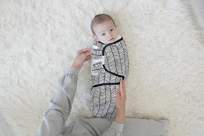 BaeBae Goods BLACK TRIANGLES swaddle wrap (size L)
