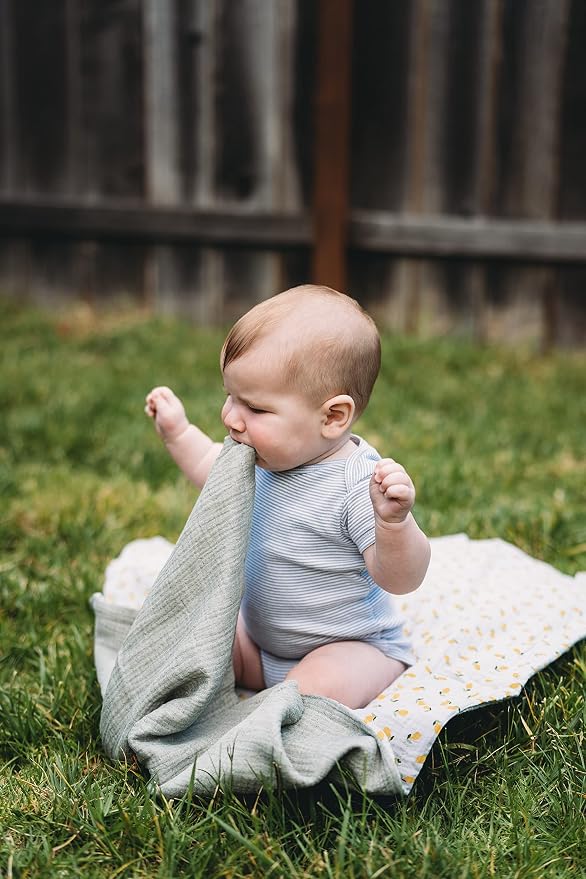 Leyl&Ari Muslin Quilt Blanket | 100% Organic Cotton | Toddler Crib Blanket | Made in USA (Little Lemons)